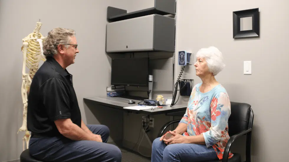 iSpine Rehab Clinics patient consultation with Dr. Johnson in Edina, Minnesota